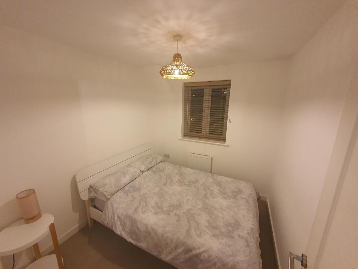 Chic City Centre Apartment With Allocated Parking Суонзи Екстериор снимка